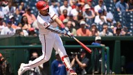 Athletics agree to contract with ex-Nationals infielder