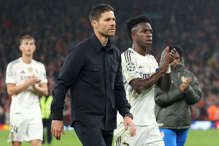 Champions: Nueve misiles sobre Courtois, "falta de actitud" y un Alonso conforme: "Hay muchas formas de perder. La de hoy es muy diferente a la del Metropolitano"