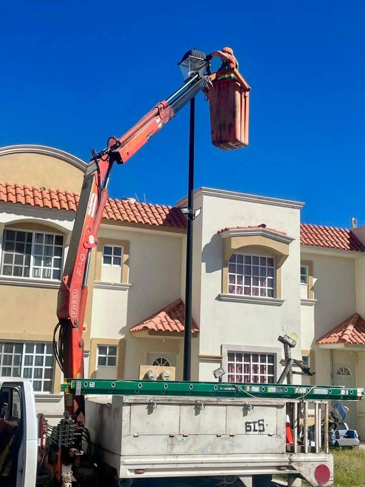 MEJORAN ALUMBRADO PÚBLICO EN VILLA DE POZOS