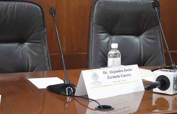 Rector de UASLP hace “desdén” a diputados