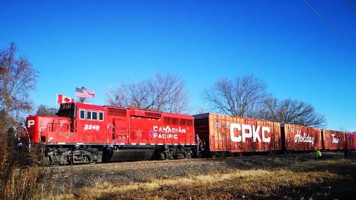 Holiday train brings big donations to Gleaners