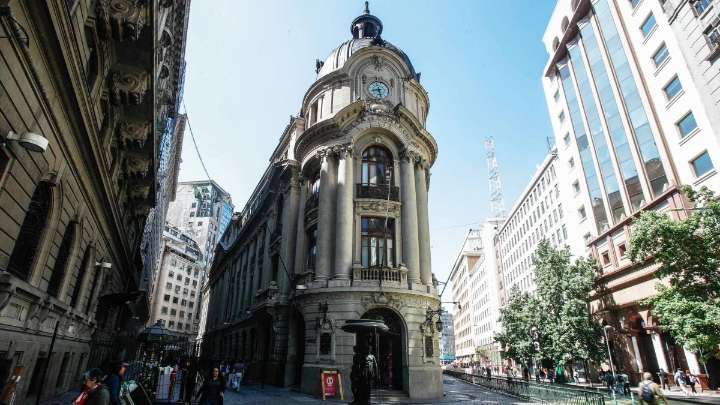 Firma detrás del MUT acuerda la compra del edificio de la Bolsa de Santiago: Incluirá una plaza pública en altura