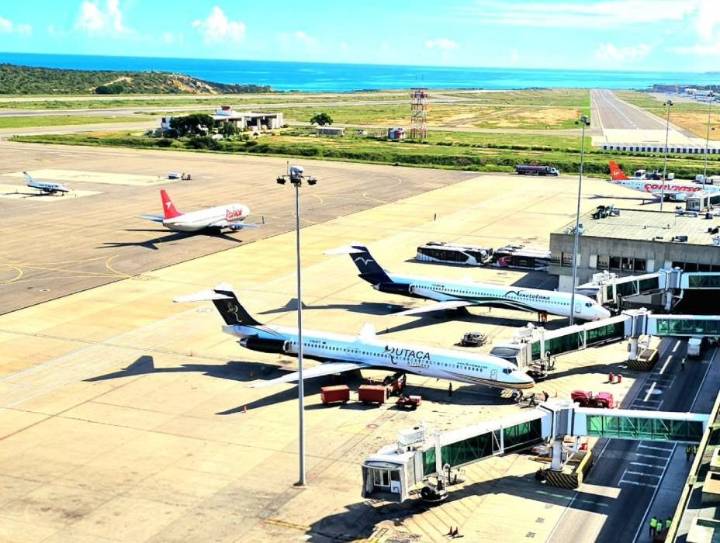 Cancelan aerolíneas vuelos a Venezuela tras alerta de seguridad de EU