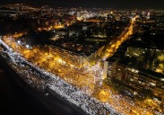 El masivo homenaje por la tragedia de Novi Sad acorrala al Gobierno serbio