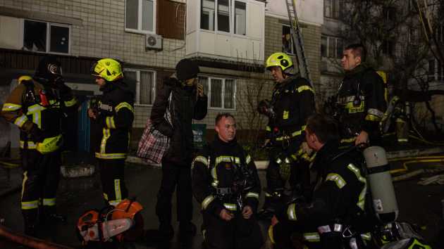 Russia launches deadly strike on Kyiv as Zelenskyy’s advisers travel to US for talks