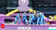 Viral! Rohit Sharma's doppelganger trains Harmanpreet Kaur for iconic World Cup trophy walk