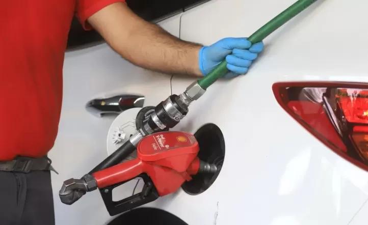 Volvieron a aumentar las naftas: el Gobierno aplicó un aumento parcial de los impuestos a los combustibles