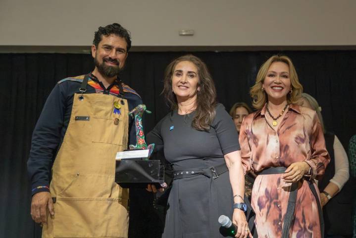 Artistas donan sus obras a una subasta para apoyar a niños de Tijuana