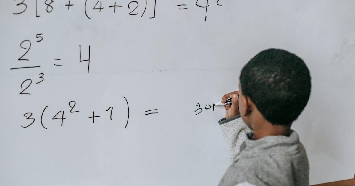 Study finds kids counting on fingers improves their math skills