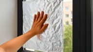 Por qué hay que cubrir las ventanas con papel aluminio si quieres una casa fresca y sin calor