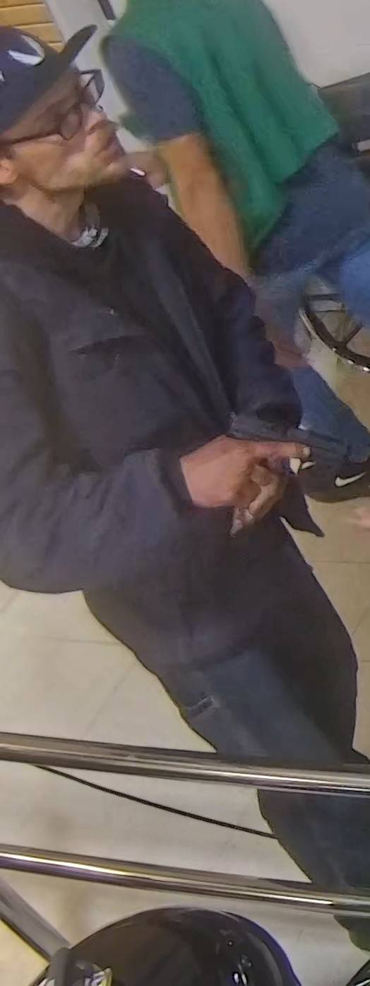 Man stealing from Boulder hardware store pulls gun on employees to get away, police say