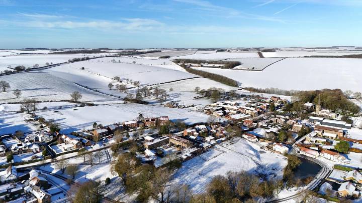Europa bajo un manto de nieve, postales navideñas y otras imágenes del día
