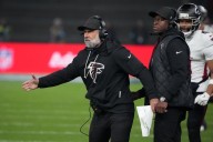 Deadspin | Raheem Morris: No staff changes on horizon after Falcons' 4th straight loss