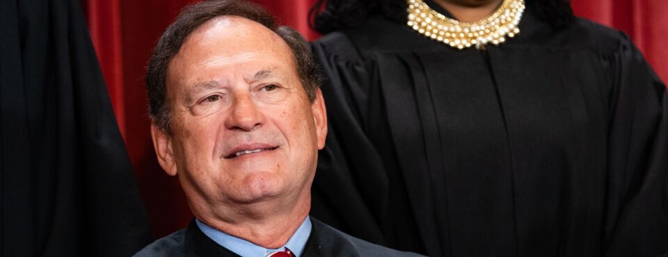 Supreme Court Revives GOP-Drawn Texas Voting Map for Now (1)