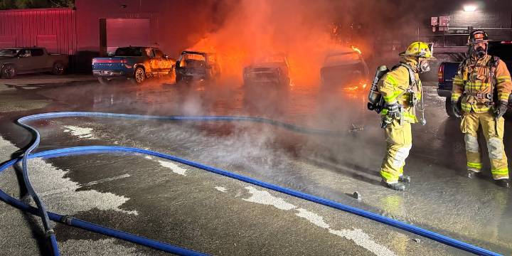 Firefighter injured while fighting early morning fire at Franklin car dealership