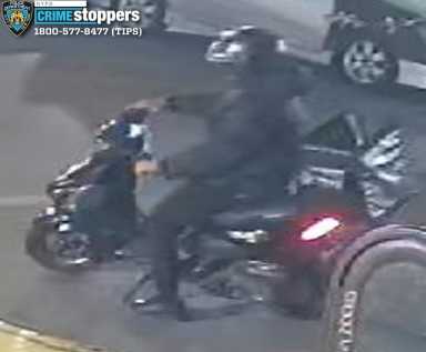 Suspect wanted in series of knifepoint robberies in Queensboro Hill and Corona: NYPD