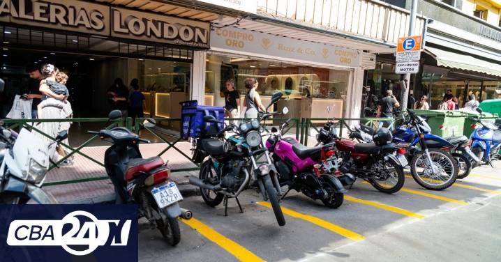 Ordenaron un nuevo sector de estacionamiento de motos en General Paz y Colón
