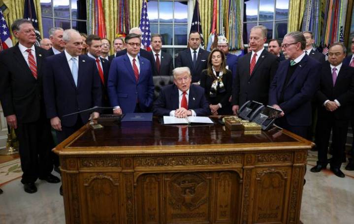 Trump plans to propose extending Obamacare subsidies, report says