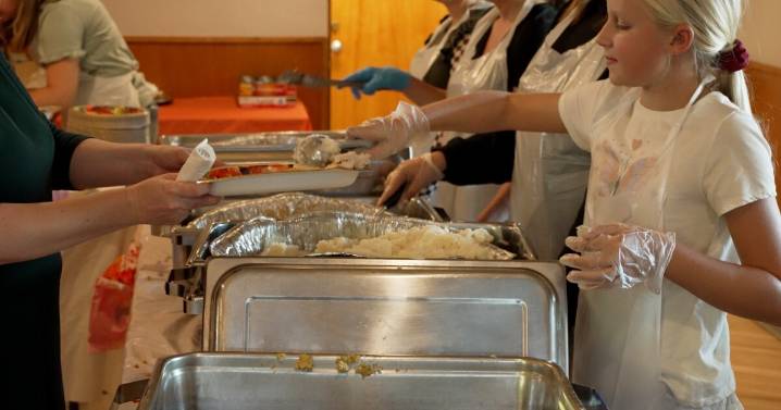 Local police officers host 42nd annual Thanksgiving Dinner in Pismo Beach