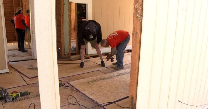 Volunteers remodel local veterans home on Veterans Day