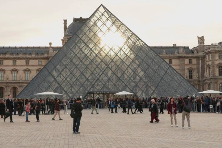 La Fiscalía de París confirma un total de cuatro nuevas detenciones por el robo del Louvre