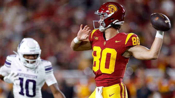 USC quarterback switch in fake punt fools Northwestern in blowout victory