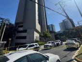 Muere mujer al caer desde un séptimo piso mientras limpiaba un balcón en Nuevo León