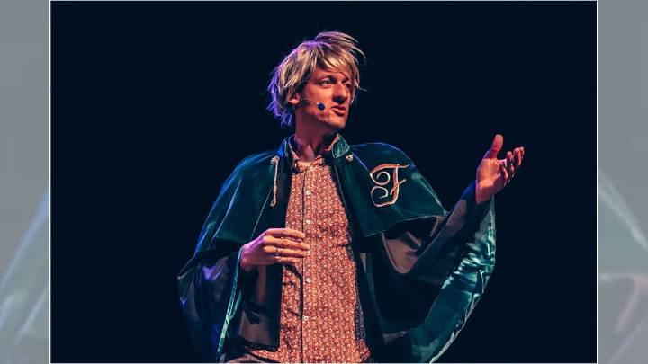 La "Revolution" de Edu Soto regresa a Zaragoza: el humor y la locura conquistarán el Teatro de las Esquinas