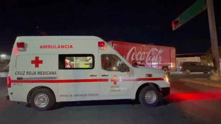 Motociclista causa percance vial tras ignora semáforo en rojo