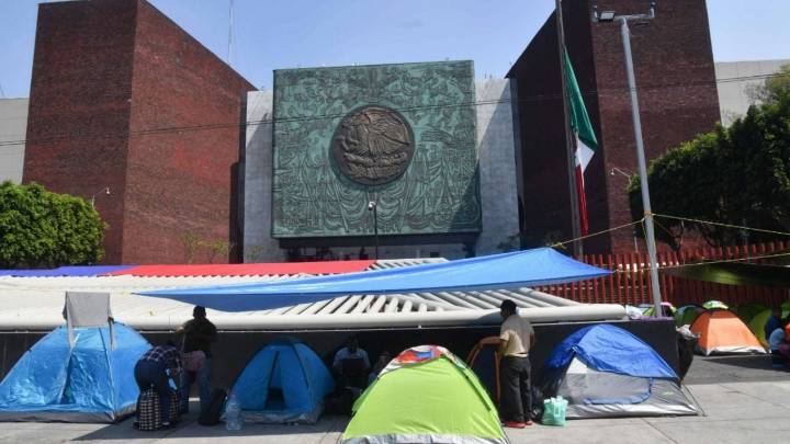 CNTE libera la México-Cuernavaca y levanta plantón en la Cámara de Diputados tras 48 horas de protestas