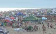 Monte Hermoso prohibió el uso de gazebos en la zona de playa