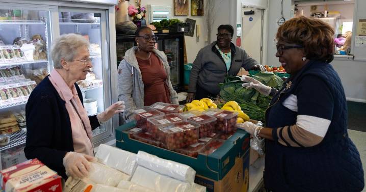 London council 'threatening to cut off water supply' so foodbank will move into containers