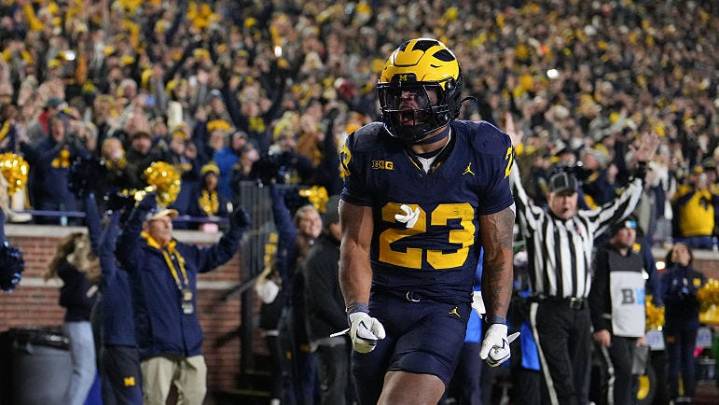 Michigan jumps up in CFP rankings with Ohio State showdown on horizon