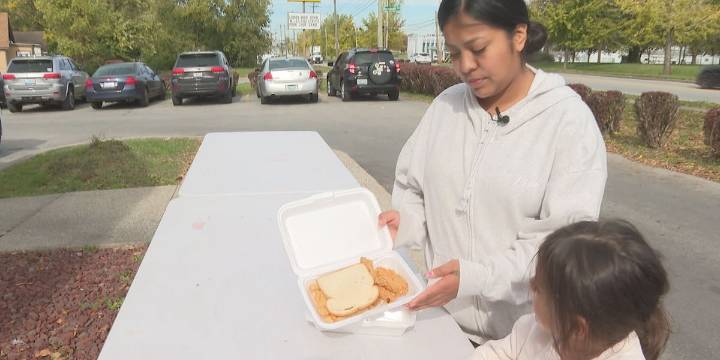 Lexington restaurant gives free meals to students amid SNAP benefit shortfall