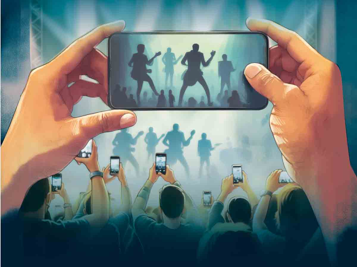 Uso de celulares; prefieren grabar que disfrutar