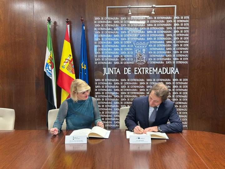 La Junta firma con el Banco Europeo de Inversiones un préstamo de 90 millones para proyectos agrícolas de desarrollo rural