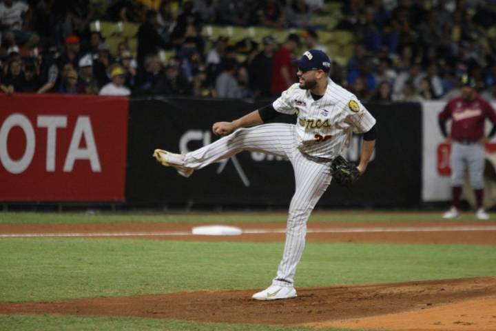 El ex grandeliga Ronald Herrera se muestra ante varios equipos buscando nuevo contrato en la LVBP