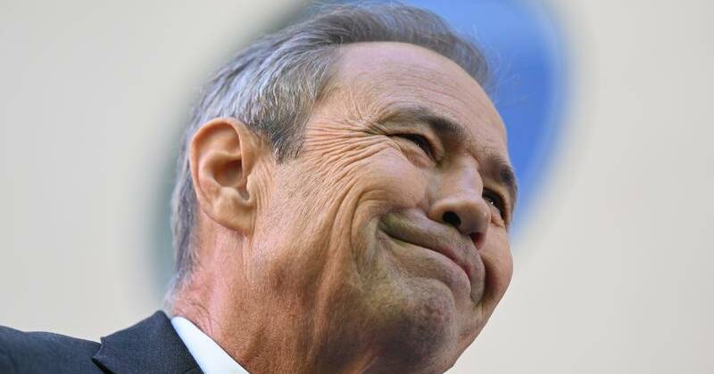 Powerbroker calls on Liberals, Greens to back reforms