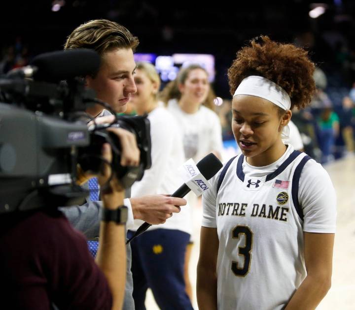 Deadspin | Women's Top 25 roundup: Hidalgo beats buzzer for Notre Dame to stun USC