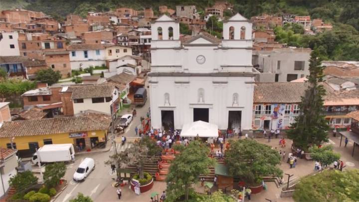 El pueblo del occidente antioqueño reconocido por sus coloridas fachadas y atractivos naturales; está a dos horas de Medellín