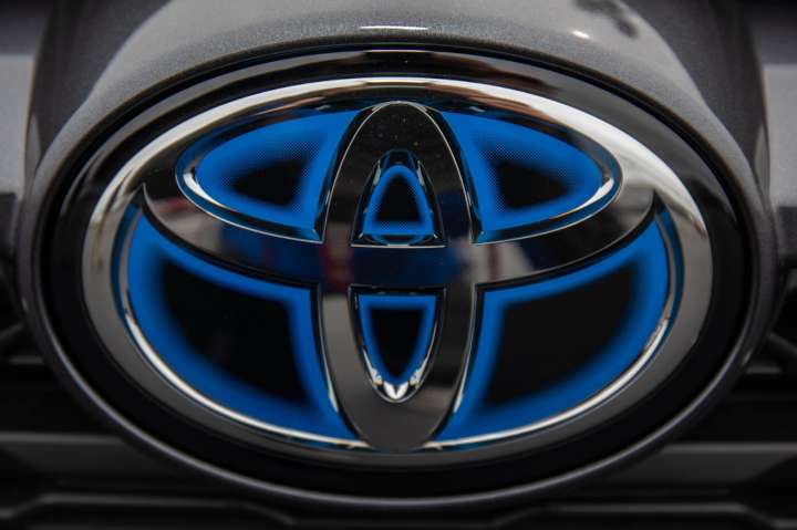 Toyota RAV4, Highlander among 1 million vehicles in backup camera recall