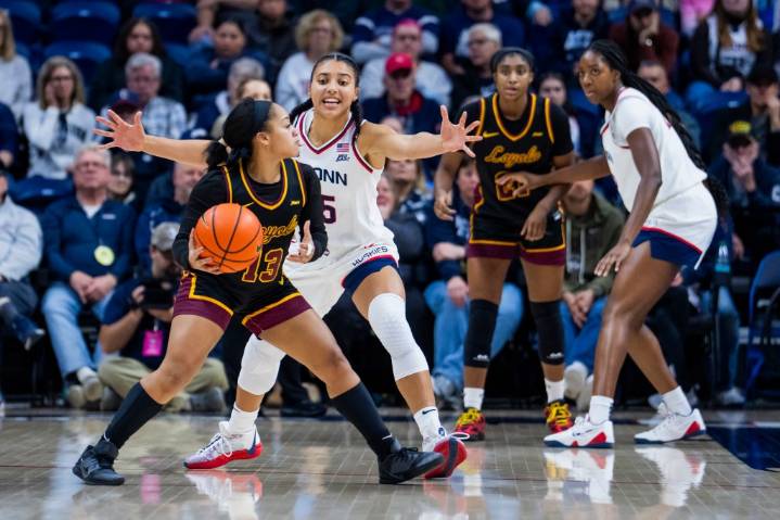 UConn women's basketball dismantles Loyola Chicago 85
