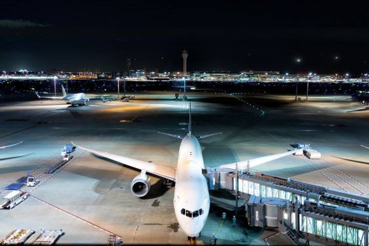 FAA lifts order slashing flights, allowing commercial airlines to resume their regular schedules