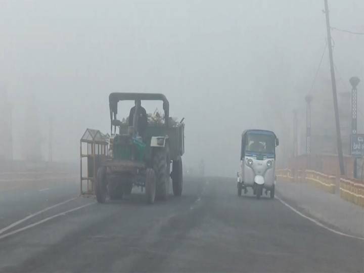 UP: Moradabad wakes up to thick fog amid slight temperature dip
