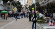 Esta ciudad está dividida por la edad: jóvenes pobres al sur y el norte envejecido, pero acomodado