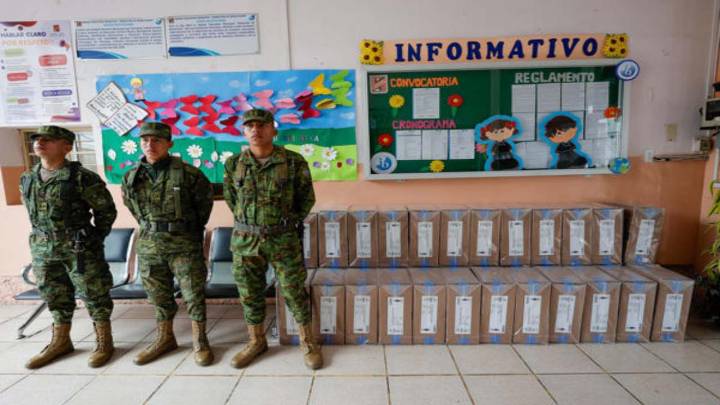 Inicia referéndum en Ecuador
