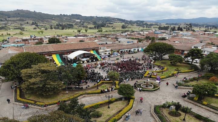 El encantador pueblo de Cundinamarca cuyo nombre significa ‘labranza de nuestro cerro’, un destino con historia y tradición