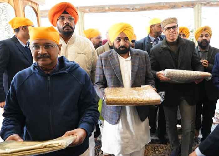 CM Bhagwant Mann, Arvind Kejriwal And J&K CM Omar Abdullah Join Sangat in Nagar Kirtan From Srinagar