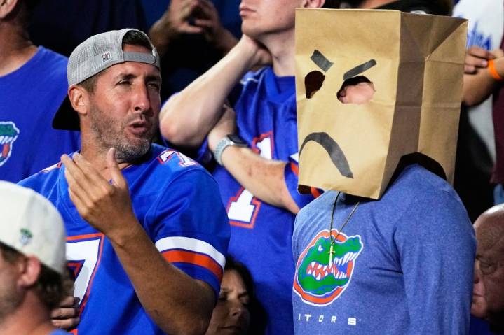 Florida falls to Tennessee as Vols end 22