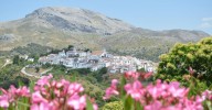 No seas de los que aún no lo conoce: este pequeño pueblo de Málaga parece sacado de una postal otoñal